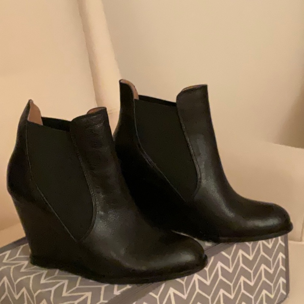 Leather boot by CORSO COMO